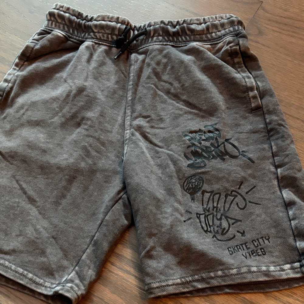 Graffiti print shorts